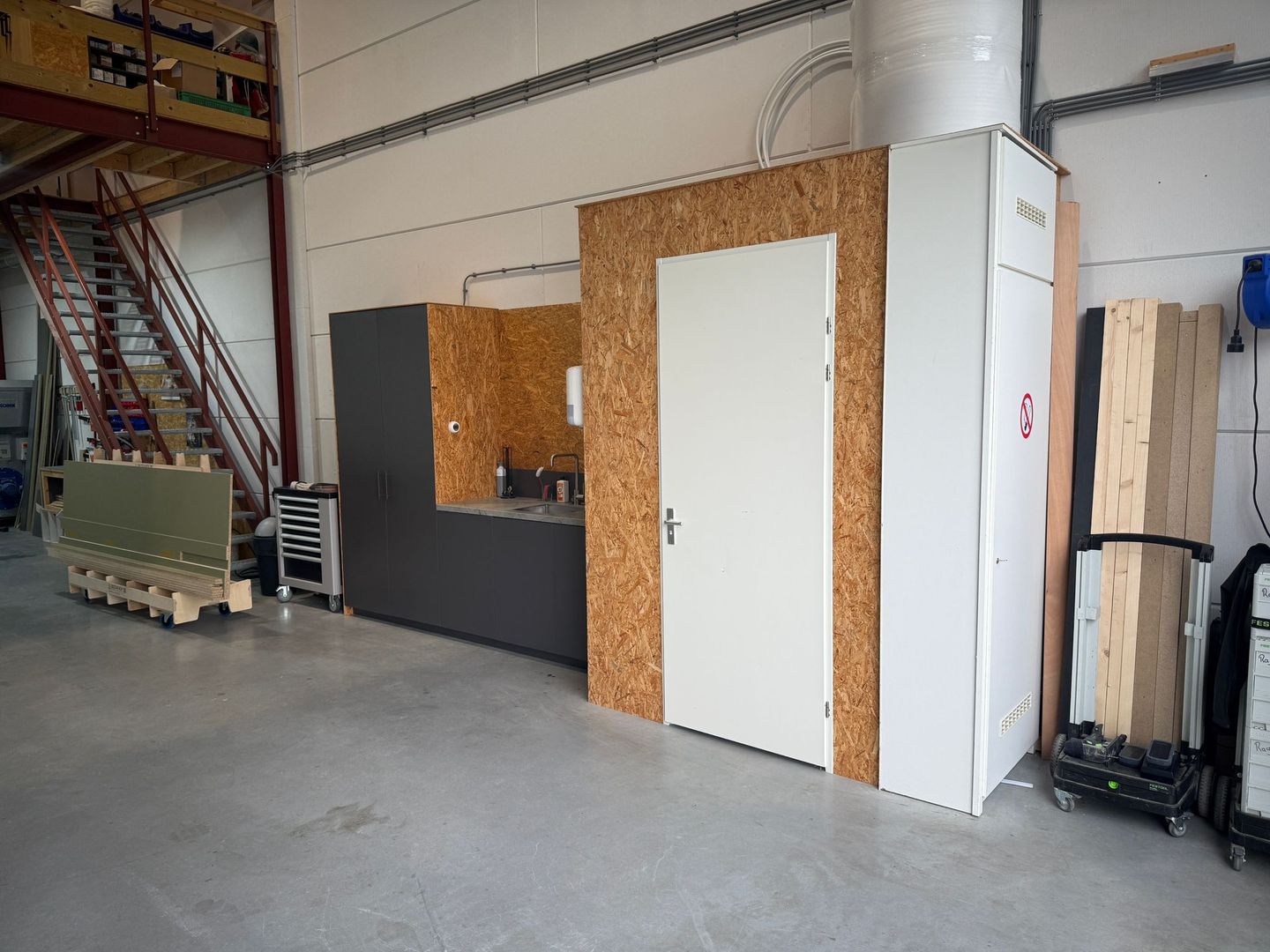 View photo 4 of Nijverheidsterrein 4-A