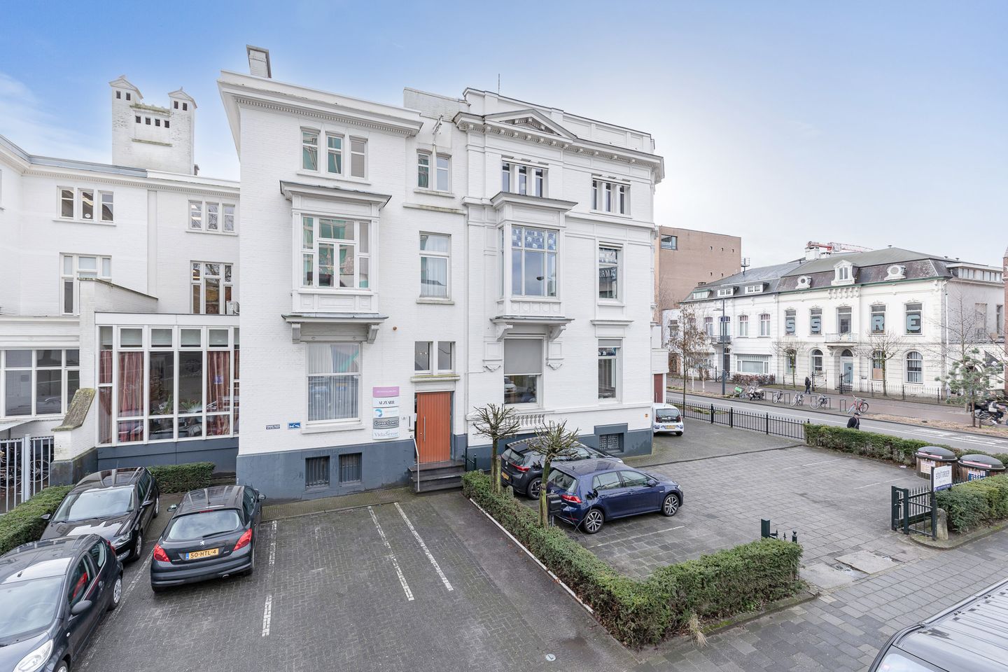View photo 1 of Raiffeisenstraat 11