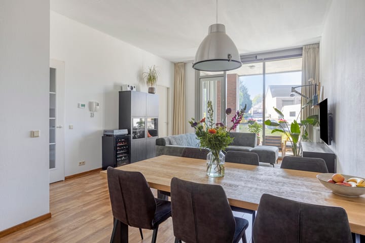 Photo 9 of Erasplaats 17