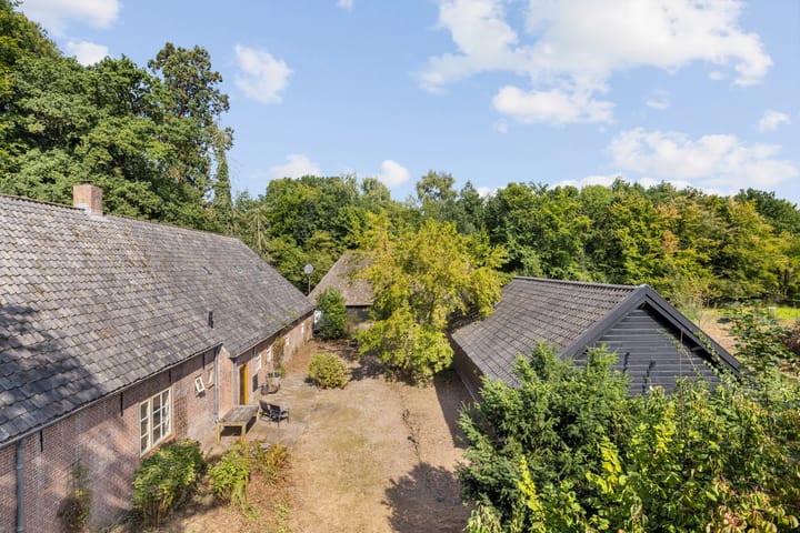 Photo 2 of Hoevensestraat 12