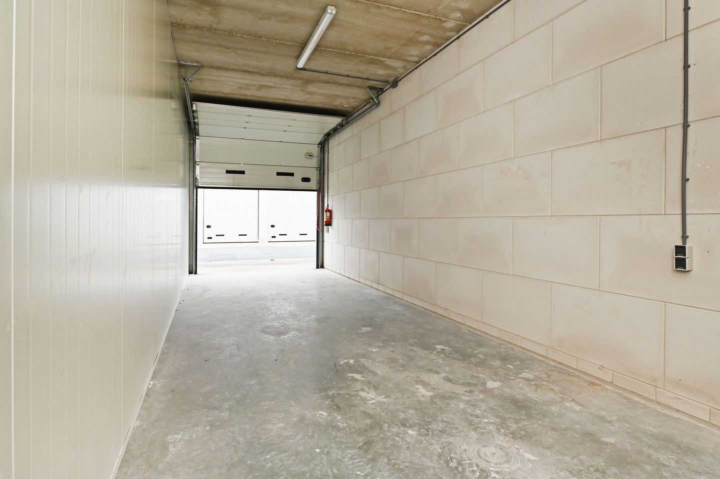 View photo 2 of Honderdland 328