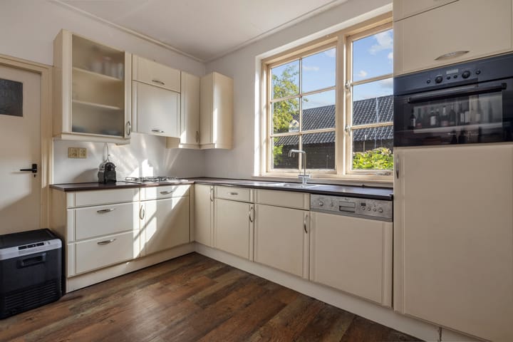 Photo 8 of Hoevensestraat 12