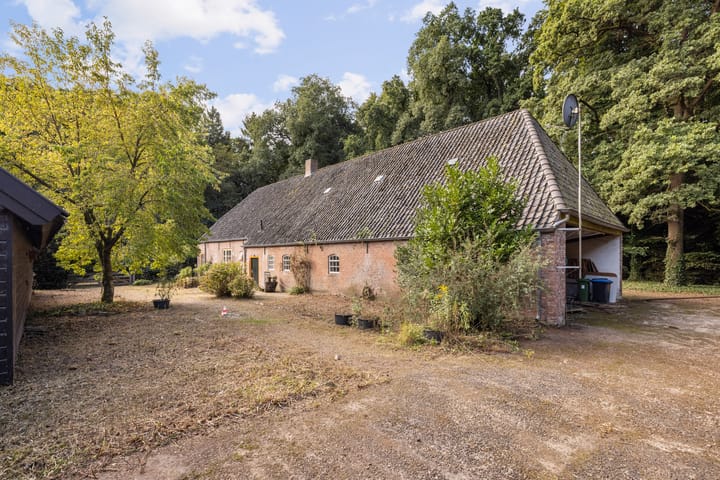 Photo 14 of Hoevensestraat 12