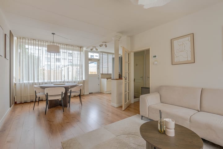 Foto 8 van Dickensstraat 10