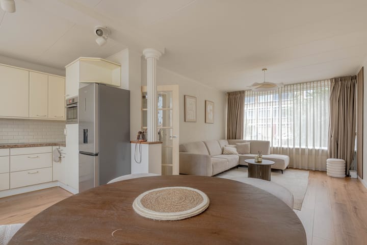 Foto 9 van Dickensstraat 10