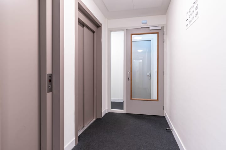 Photo 3 of Waldorpstraat 478