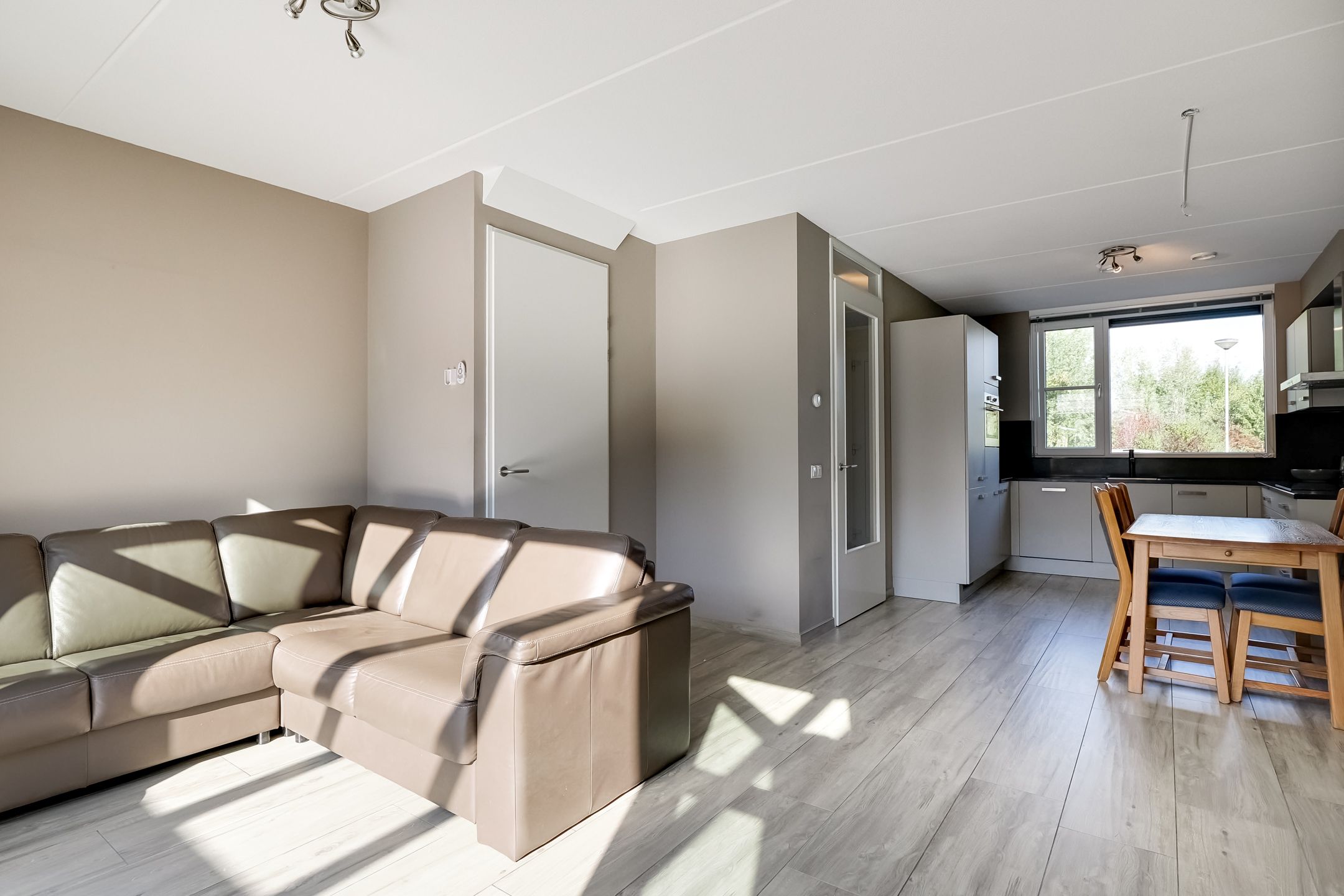 Photo 9 of Pimpelmees 27