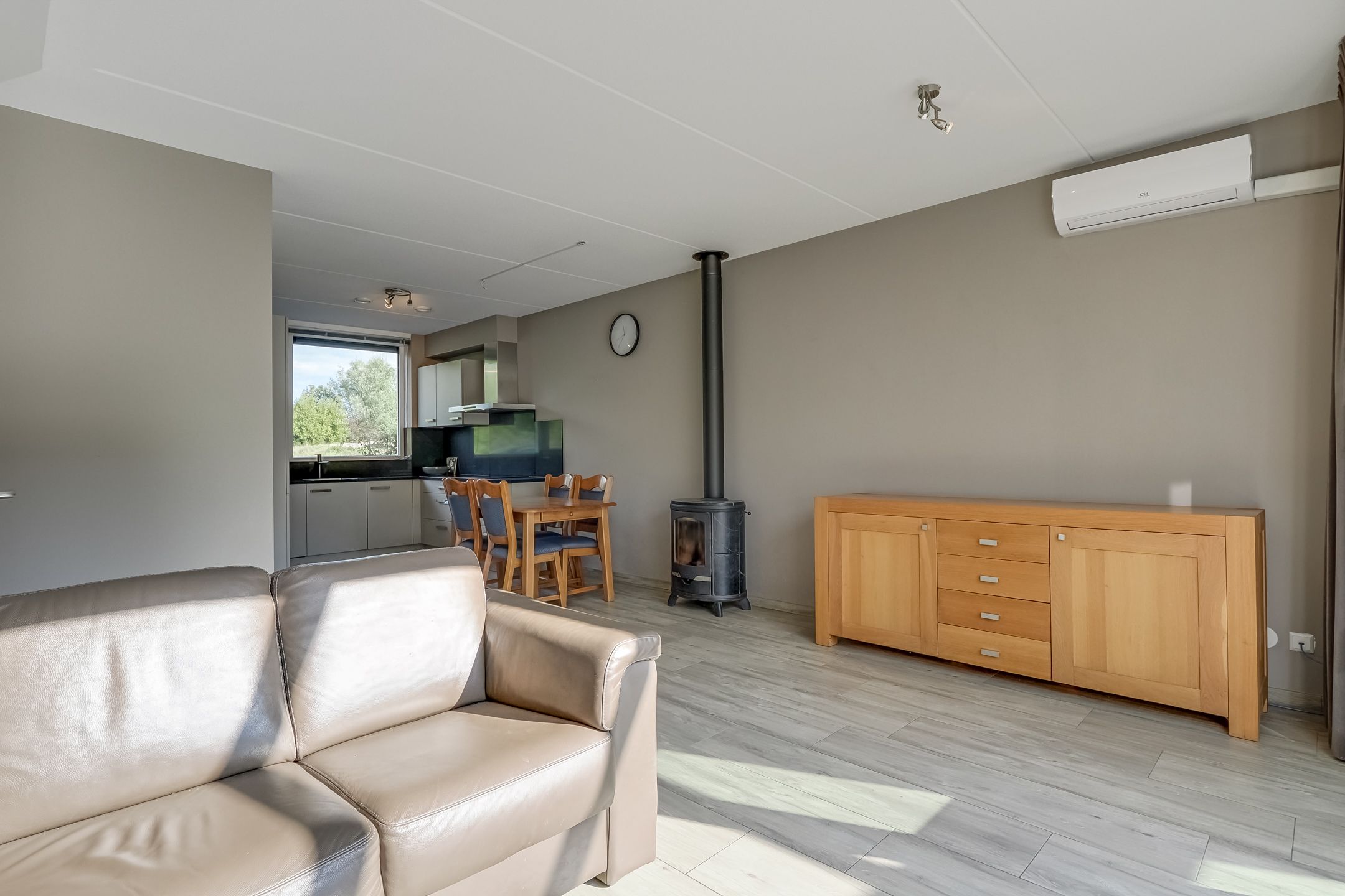 Photo 12 of Pimpelmees 27