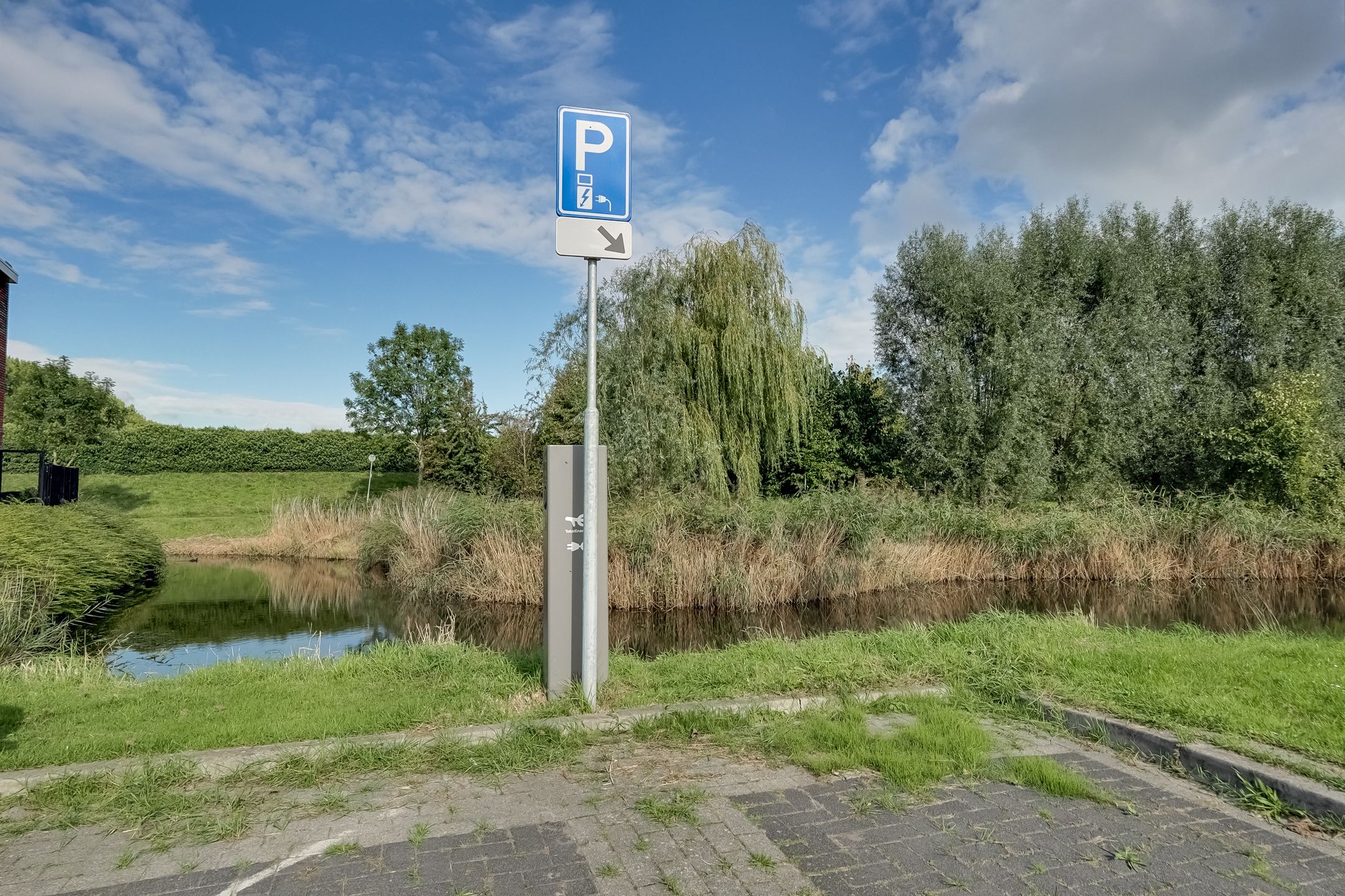 Photo 48 of Pimpelmees 27