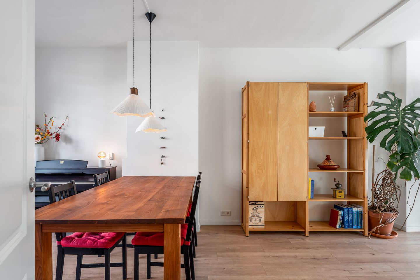 Photo 4 of Delfgaauwstraat 31-B
