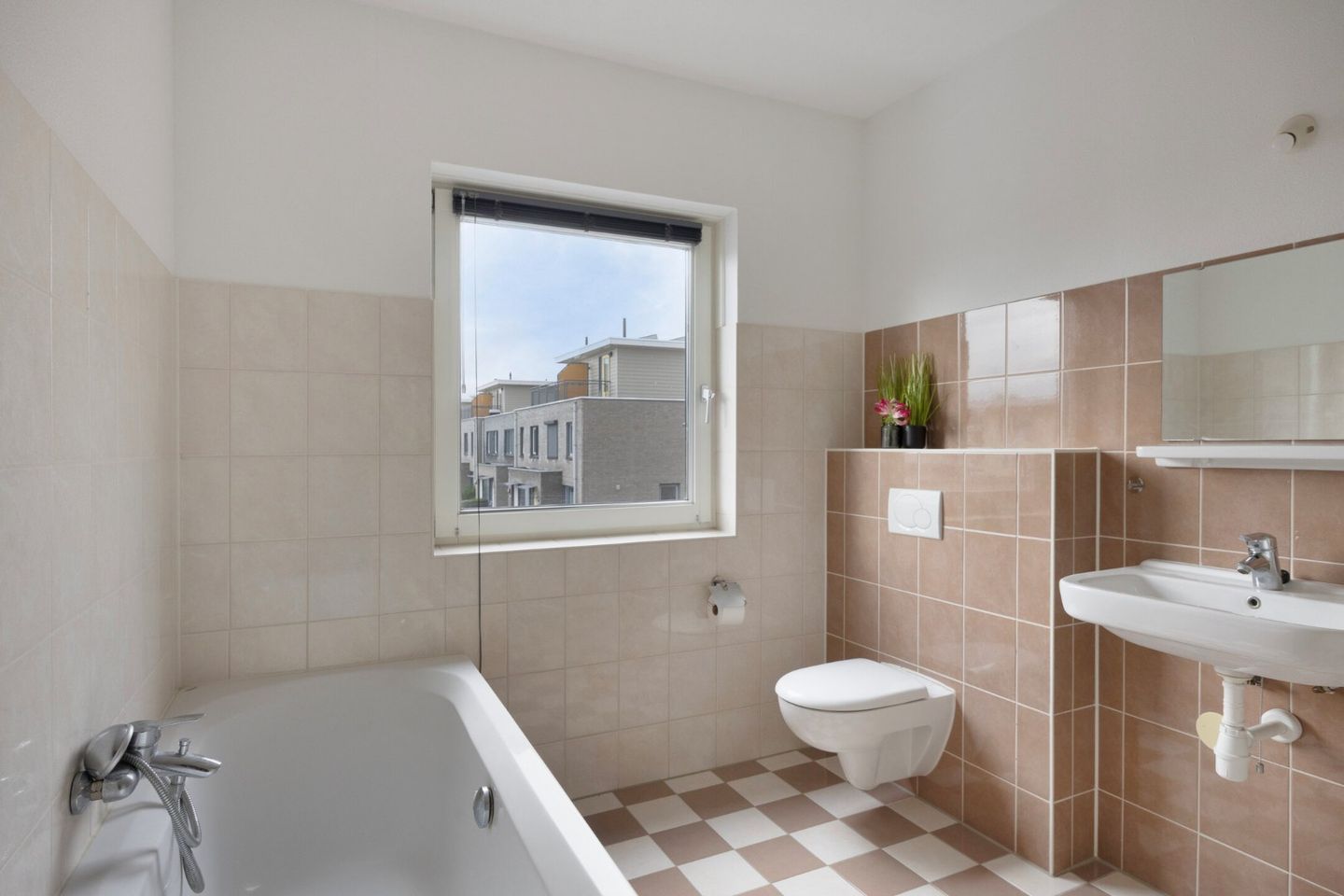 Photo 4 of Strohuls 105