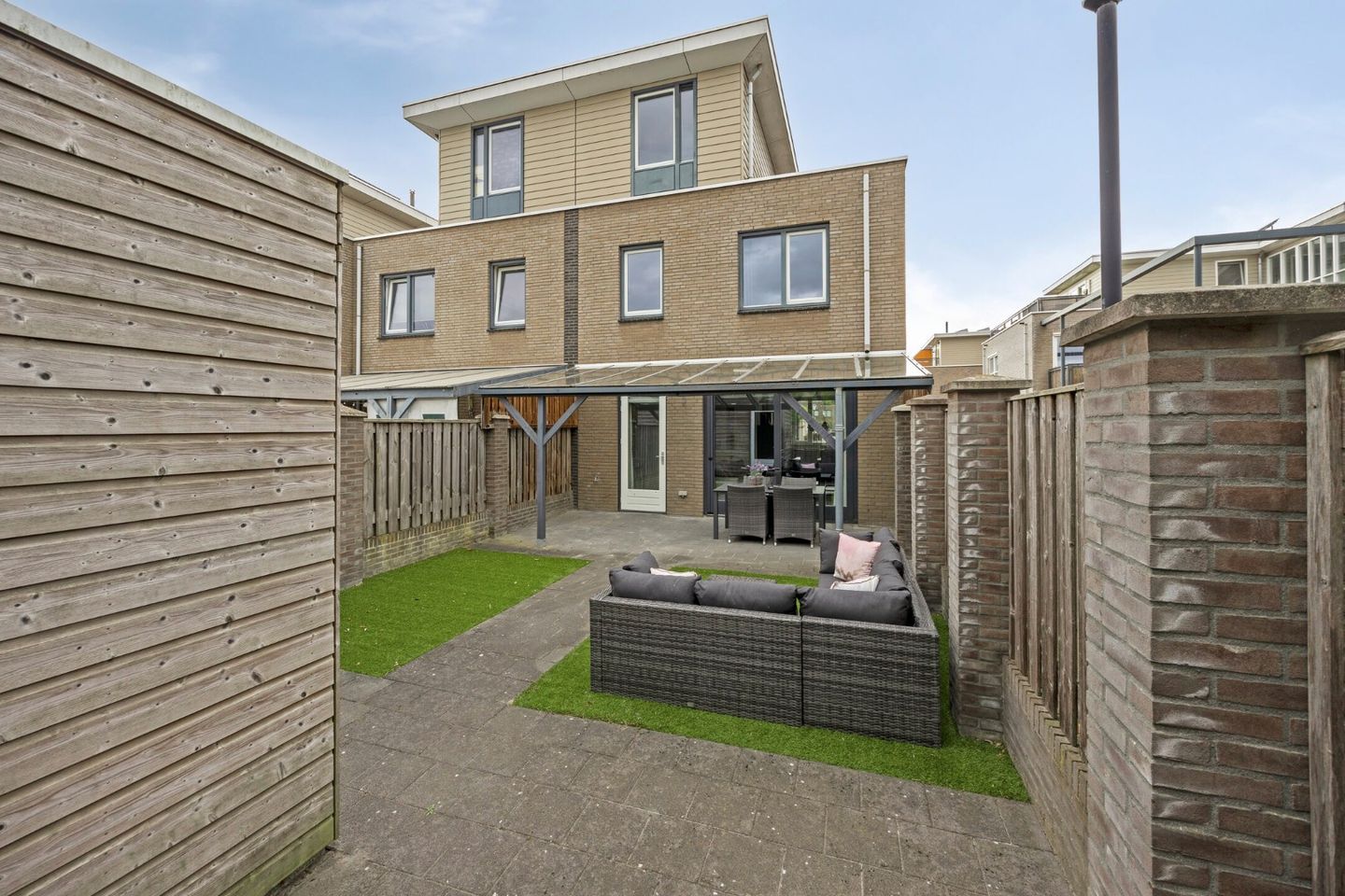 Photo 35 of Strohuls 105