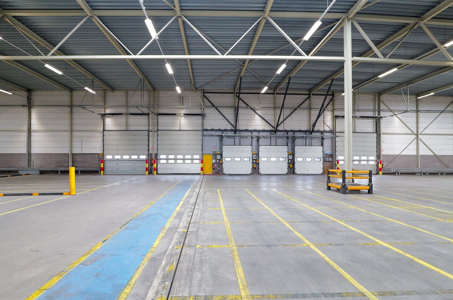 View photo 5 of Halmstraat 3