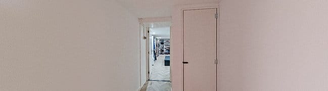 Toegang souterrain via bar