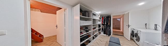Souterrain walkin closet