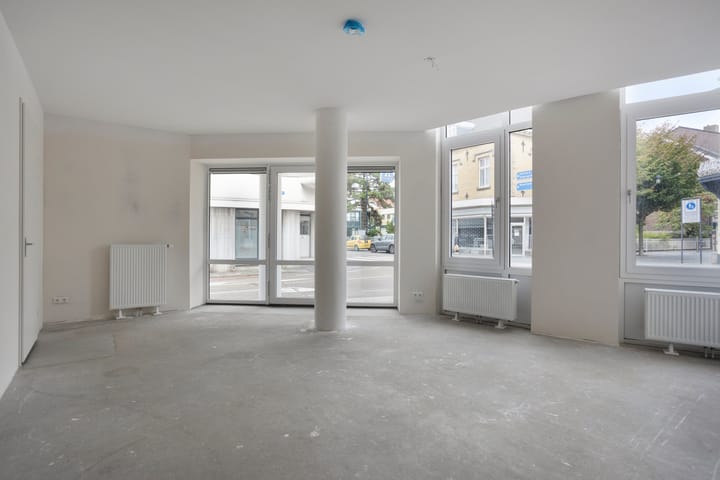 Photo 2 of Oranjelaan 1