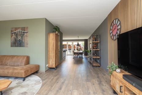 Egel 3 tertiary image