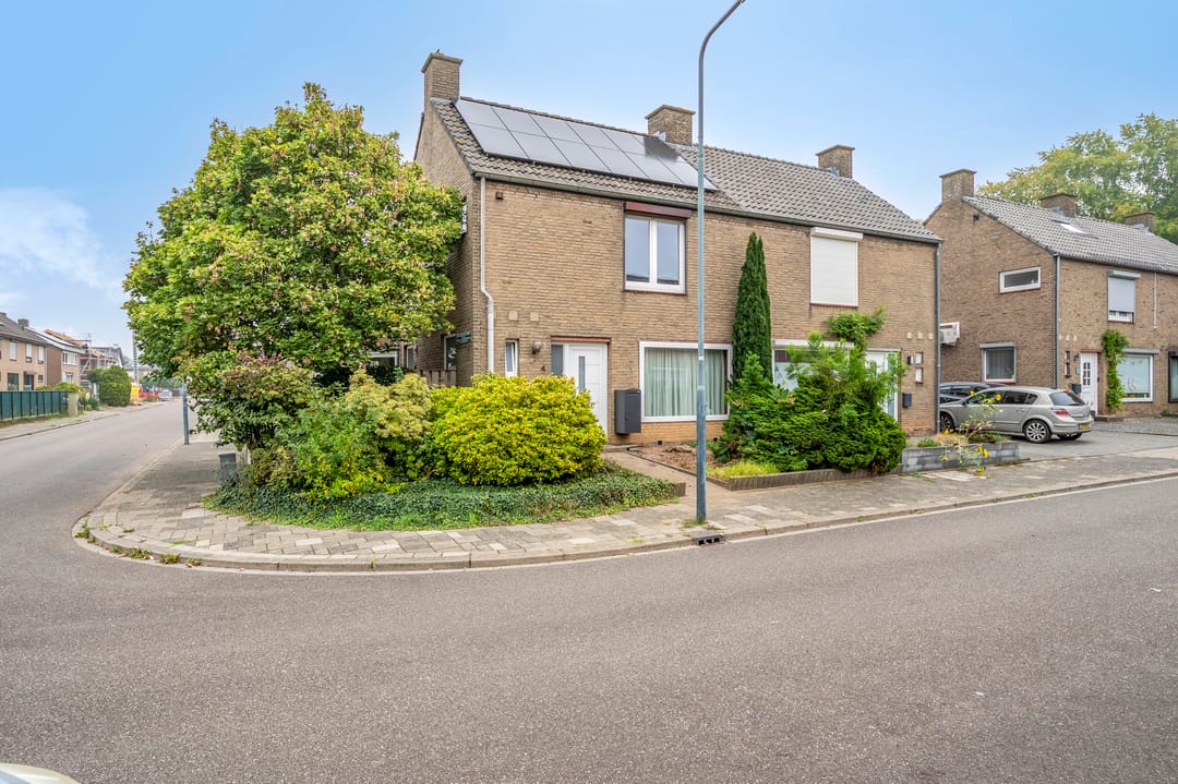 Foto 1 van Burg. Schmitzstraat 4