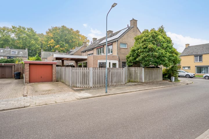 Foto 3 van Burg. Schmitzstraat 4