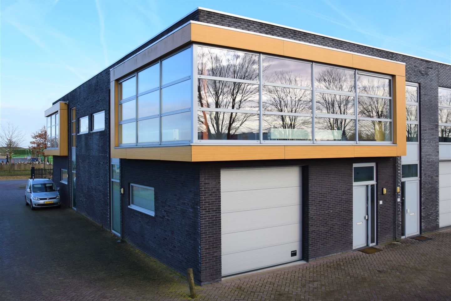 View photo 1 of Dwarsweg 33