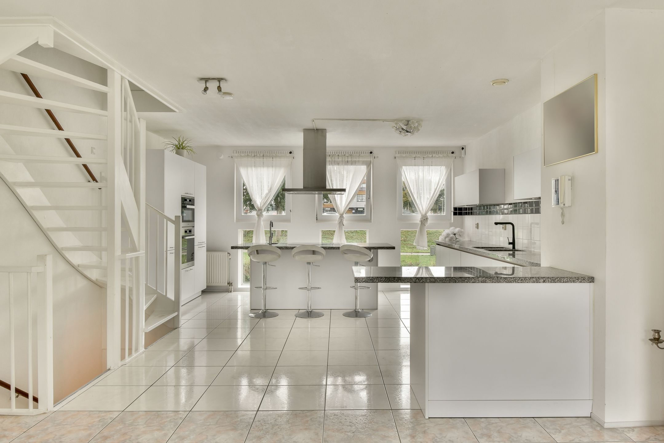 Foto 9 van Raoul Wallenberghofje 8