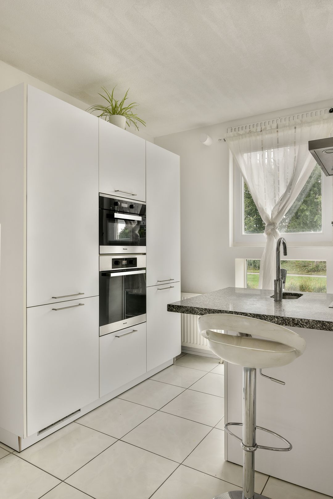 Foto 11 van Raoul Wallenberghofje 8