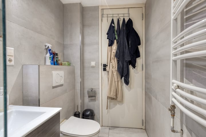 Photo 11 of Robert Scottstraat 10