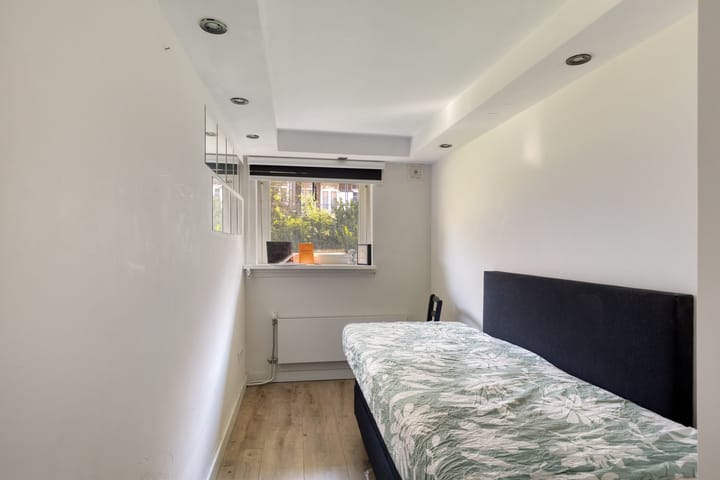 Photo 14 of Robert Scottstraat 10