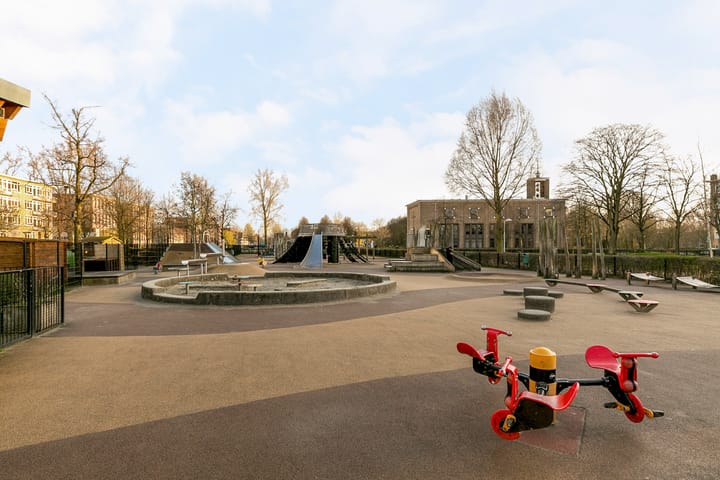 Photo 27 of Robert Scottstraat 10