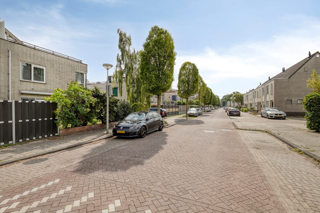 Foto 28 van Marga Klompélaan 88