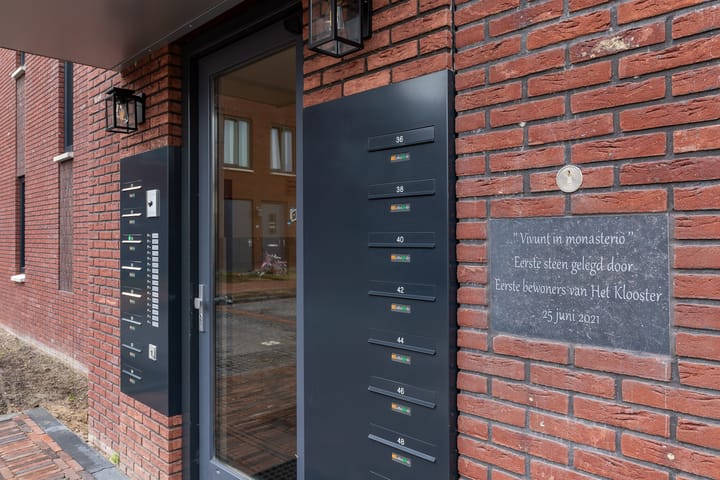 Foto 8 van Robert Hofstadterstraat 26