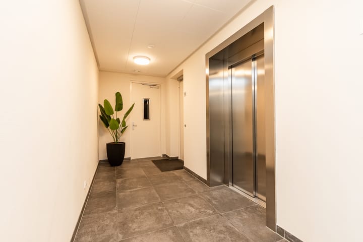 Foto 10 van Robert Hofstadterstraat 26