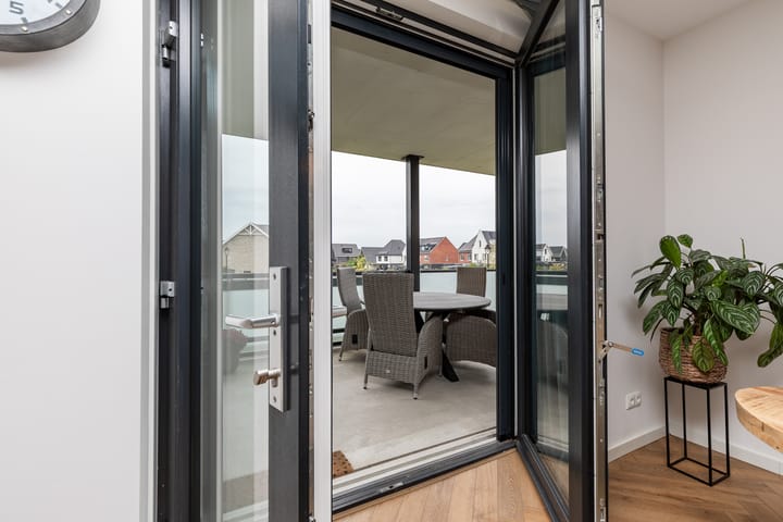 Foto 20 van Robert Hofstadterstraat 26