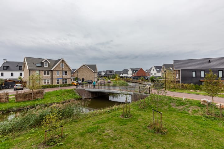 Foto 24 van Robert Hofstadterstraat 26