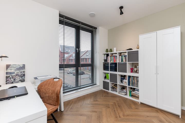 Foto 33 van Robert Hofstadterstraat 26