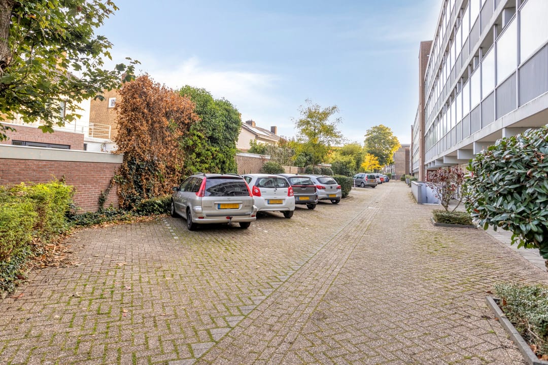 Foto 17 van Adelbert van Scharnlaan F 13