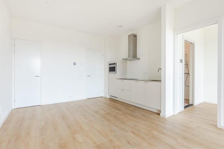 Photo 12 of Oostenburgermiddenstraat 585