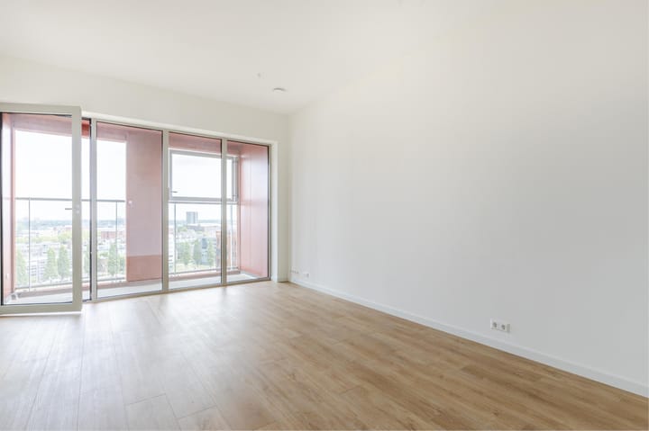 Photo 14 of Oostenburgermiddenstraat 585