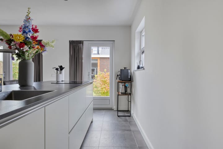 Foto 15 van Lange Mees 46