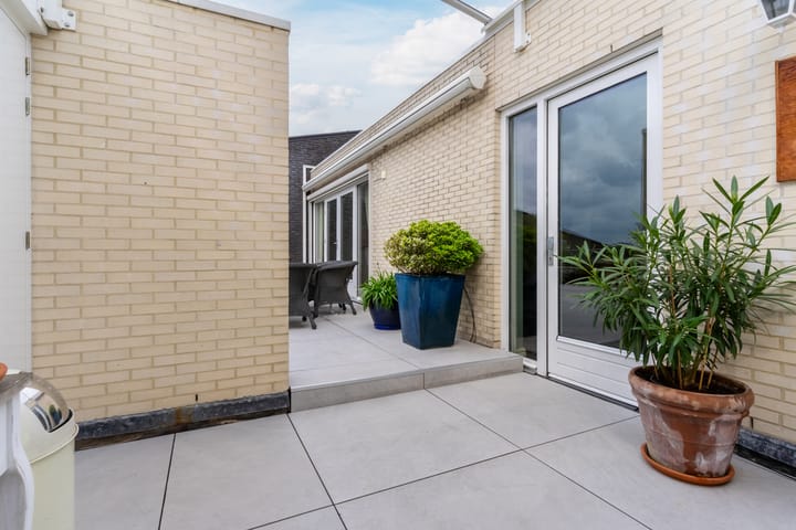 Photo 10 of Willem de Bruynstraat 86