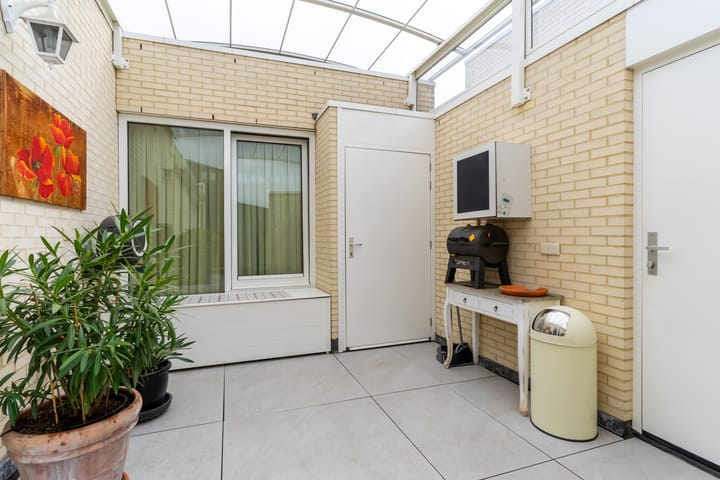 Photo 11 of Willem de Bruynstraat 86