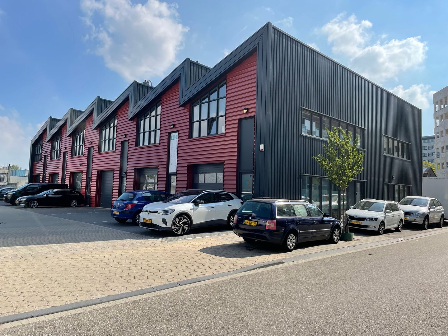 View photo 1 of Nijverheidsstraat 18