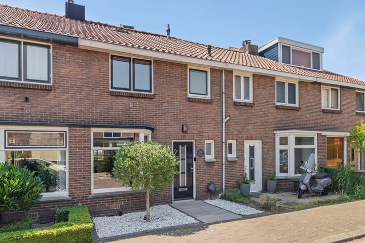 Prins Bernhardstraat 28