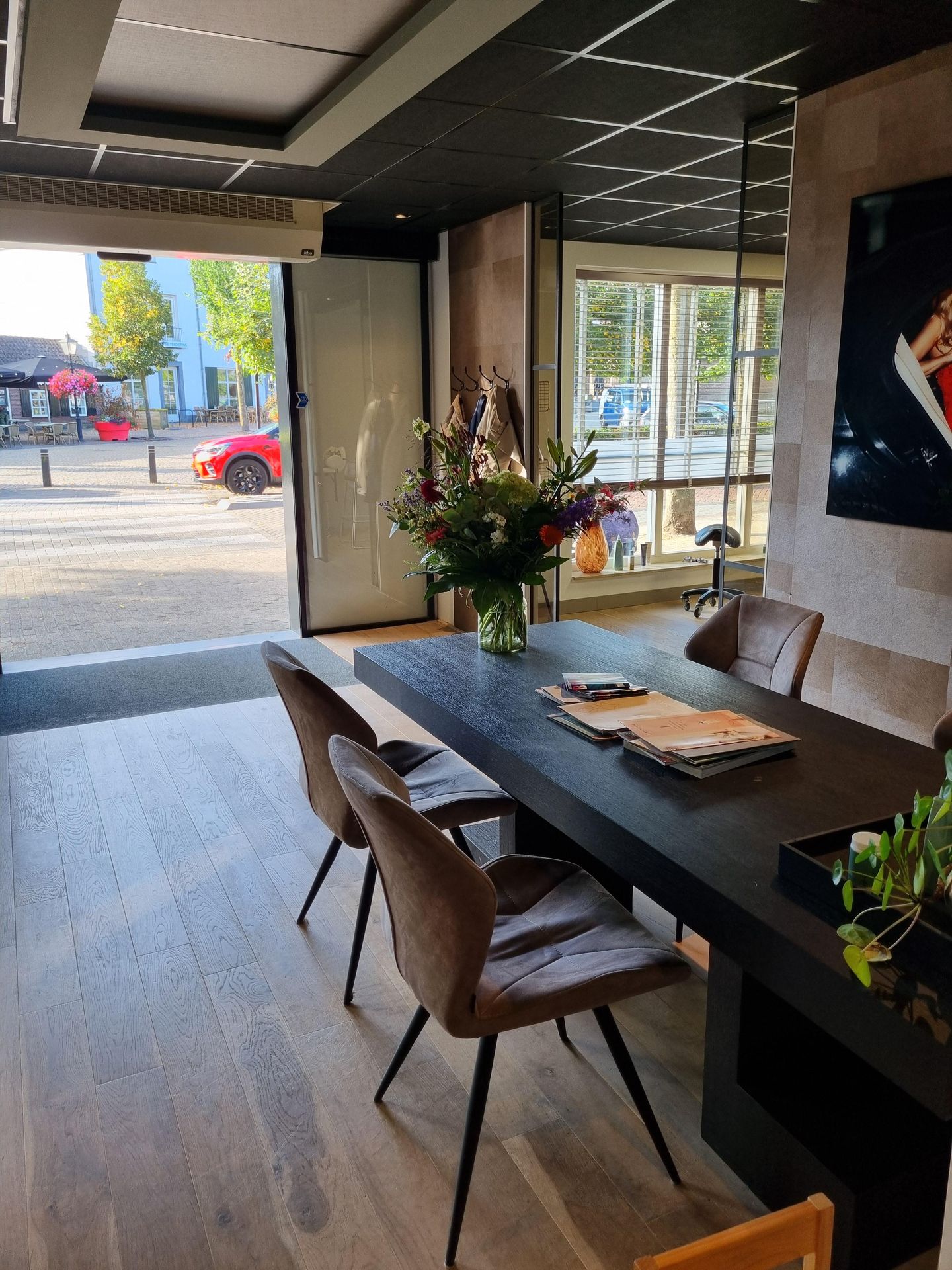 View photo 3 of Raadhuisstraat 19