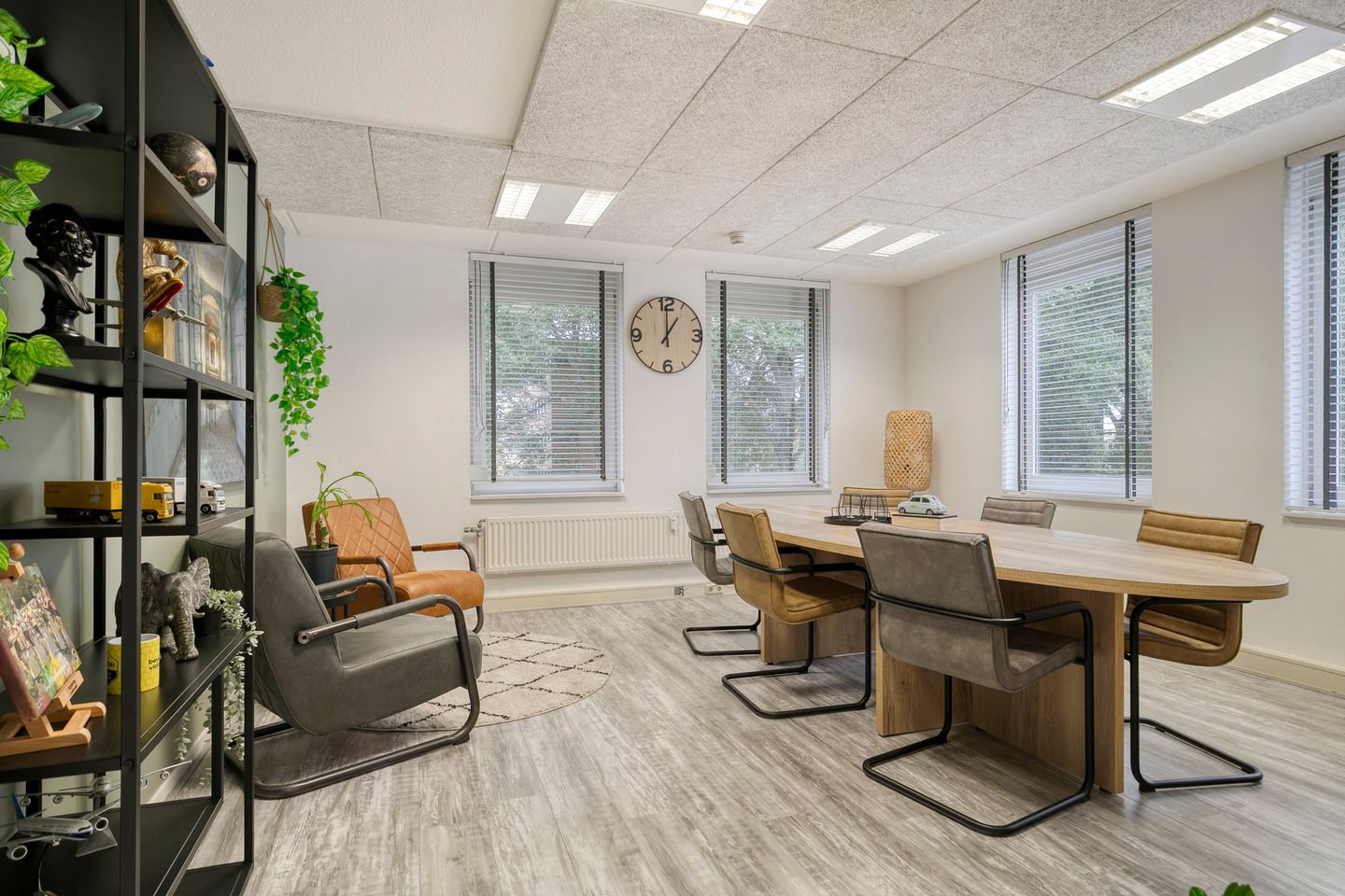 View photo 2 of Randstad 21 5-F