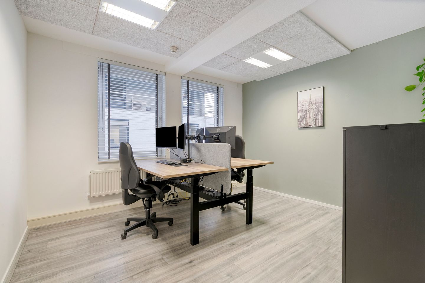 View photo 4 of Randstad 21 5-F