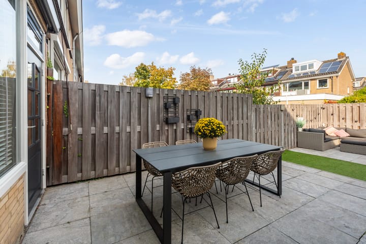 Photo 3 of Van der Helstplein 14