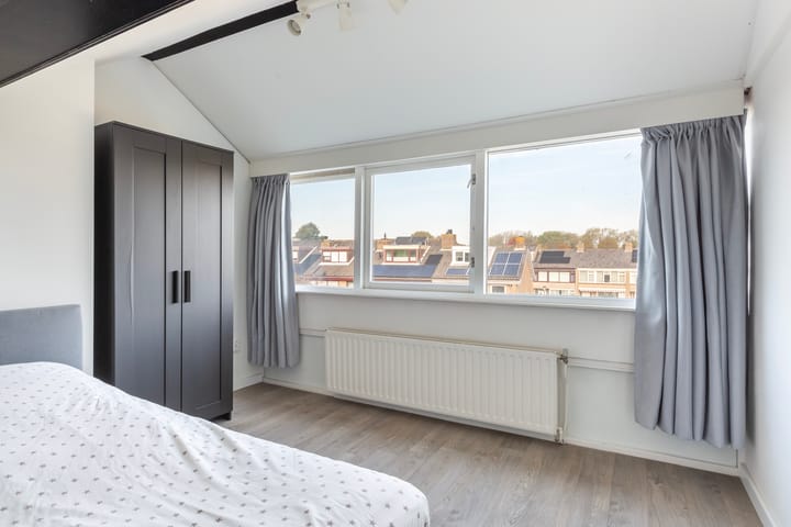 Photo 43 of Van der Helstplein 14