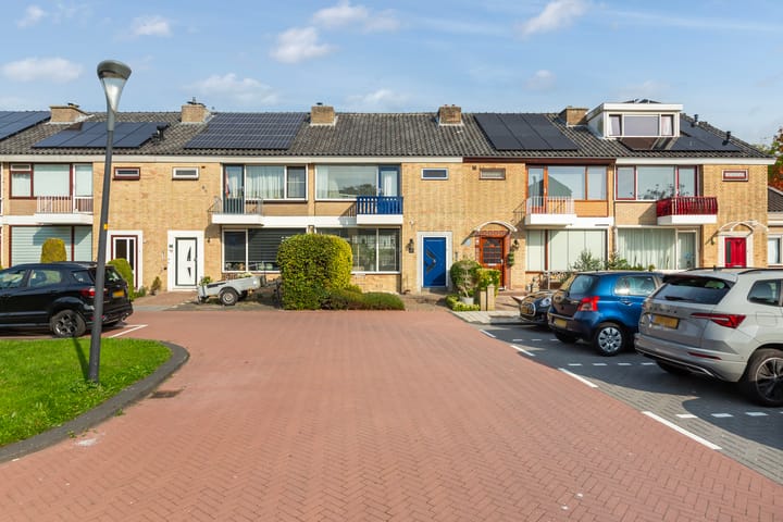 Photo 48 of Van der Helstplein 14