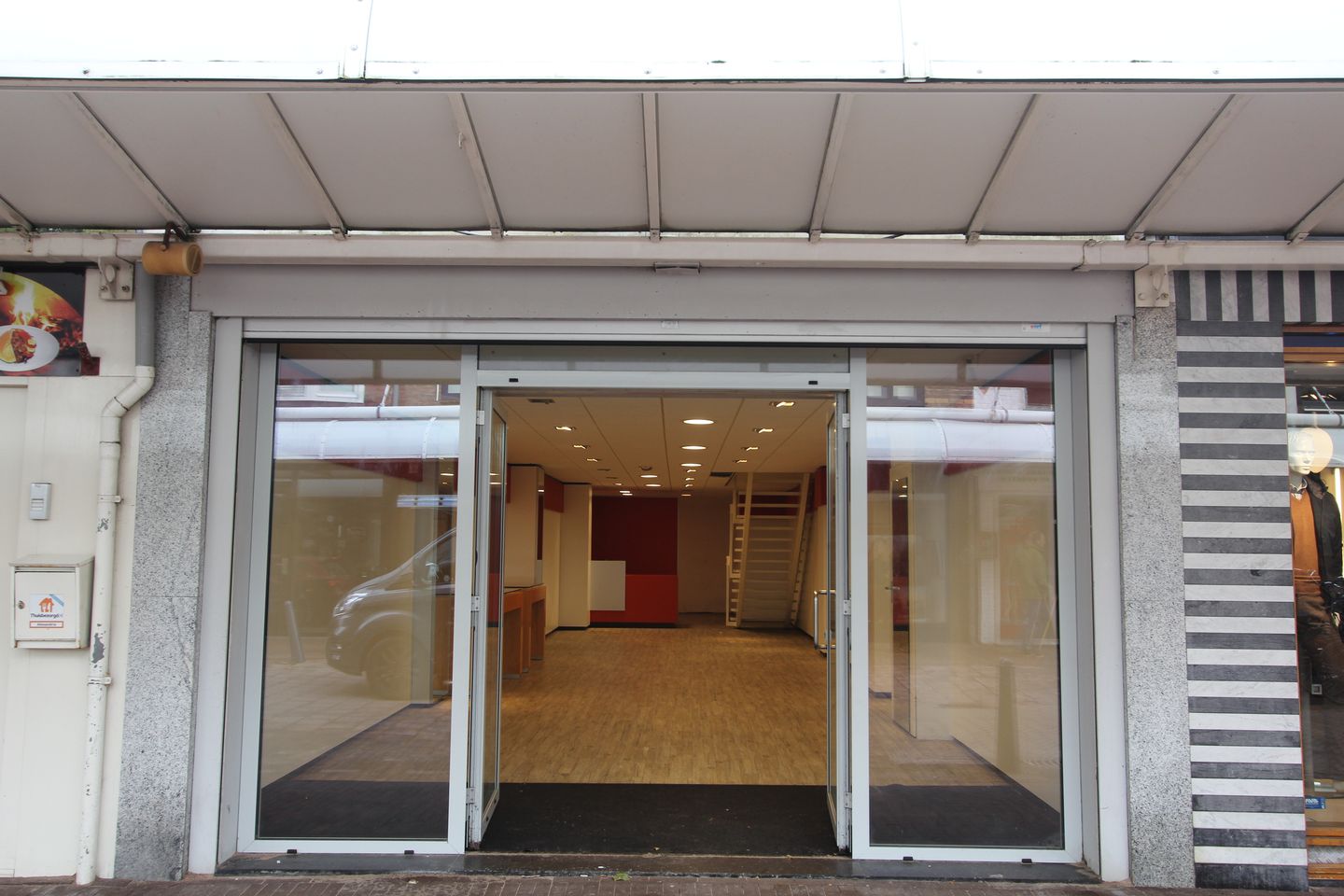 View photo 2 of Generaal Cronjéstraat 104